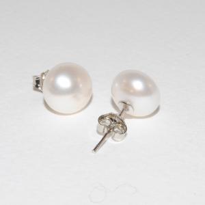 Pärlörhängen med vita pärlor