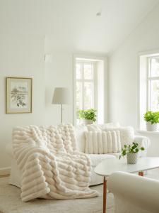 Liny Cushion L - Ivory