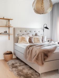 Fluffy Blanket - Taupe