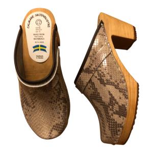 Trätofflor Felicia high Snake