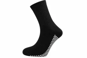 Svarta 2GO Non Slip Socks halksockor med vita halkskyddande silikonprickar under hela fotsulan för bättre grepp på hala golv.