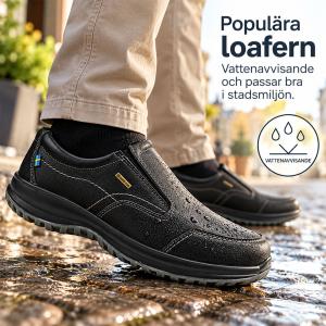 • Vattenavvisande loafer på fot i stadsmiljö från GRANINGE Kallax, där bilden visar skons tåliga skinnmaterial med vattendroppar på, den stabila och greppsäkra sulan samt det integrerade GRANTEX®-skyddet som håller fötterna torra.