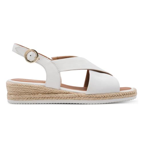 Tamaris Comfort sandalett i vit med korsade remmar, justerbart vristspänne, platå i flätad jute och karréformad tå, profilvy.