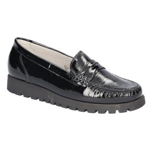 Elegant och rymlig damloafer i glänsande skinnlack från WALDLÄUFER Hegli, där profilbilden visar skons klassiska mockasindesign kombinerat med dolda resårpartier i sidorna för en flexibel passform och en stabil, grovmönstrad EVA-lättviktssula.