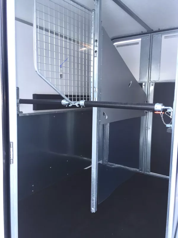 Hyra hästtransport Fautras Provan tvåhästars