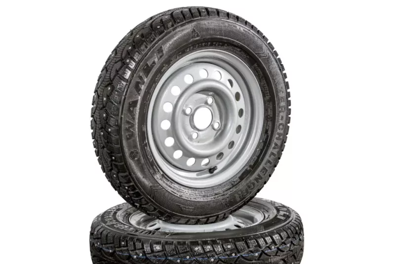 Dubbat vinterdäck på stålfälg 185 R14C