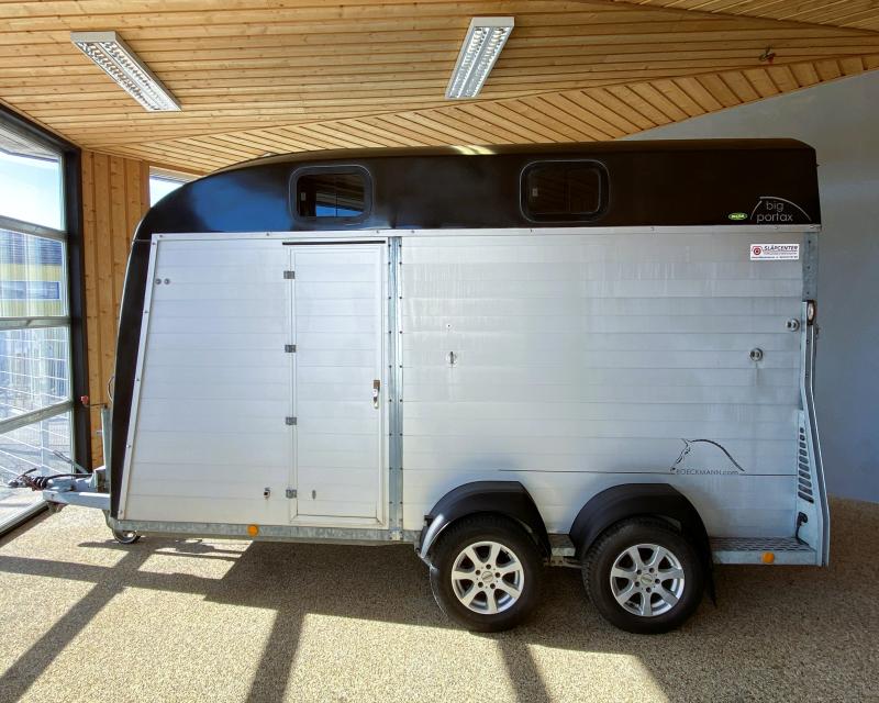 Stor Böckmann BIG PORTAX WCF hästtransport med separat sadelkammare