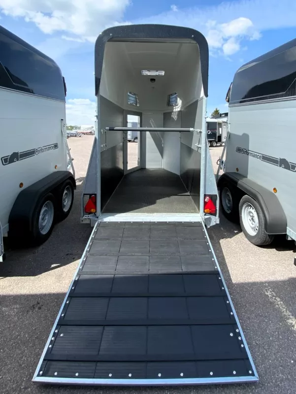 Hyra Hästtransport Henra 1,5-hästars