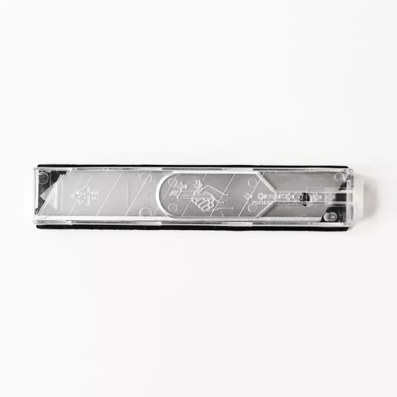 La lame 180P PRO est universelle et s'adapte à la plupart des grands couteaux utilitaires du marché - Achetez des couteaux en ligne chez Sollex