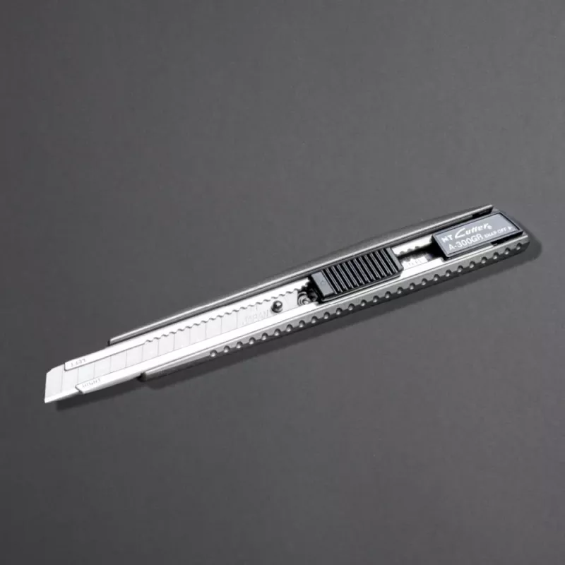 Brytbladskniv 9mm PRO NT Cutter A-300GR är en liten brytbladskniv för frekvent skärarbete - Sollex
