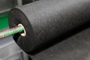 Begreppet "non-woven" används inom textilindustrin för att beteckna tyger som inte behöver vävas