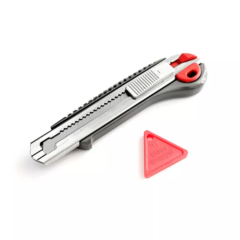 7180 cutter knife has a smart design with space for 6 blades inside the cutter and is practical for jobs that require a constant supply of new spare blades - SOLLEX