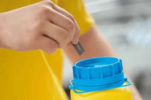 Använd Martor återvinningsbehållare för begagnade blad 9810 - anpassad för väggmontering - Sollex blogg