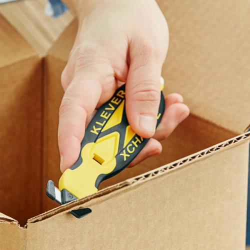 Klever Xchange safety knife ensures maximum safety when cutting cartons - Sollex