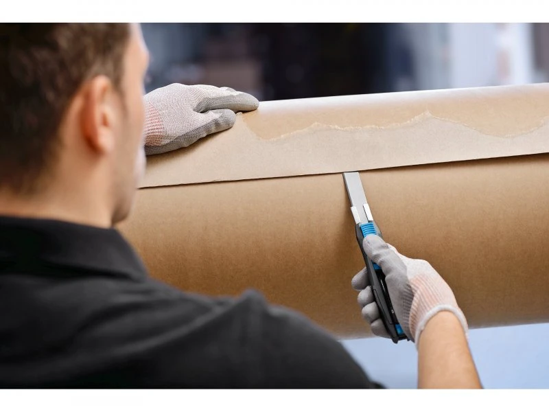 Le couteau de sécurité Martor Secunorm 380 est idéal pour les magasiniers