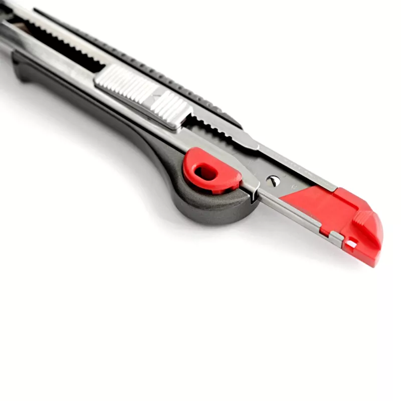 Le cutter Sollex 7180 NT L-2000RP est doté d'un manche léger en aluminium moulé et d'un rail coulissant en acier inoxydable de très haute qualité qui permet à la lame de glisser facilement vers l'intérieur et l'extérieur - Sollex