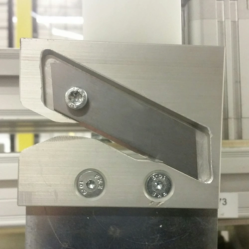 P816 machine knife is mounted in Cyklop GL2000 packaging machine - Sollex