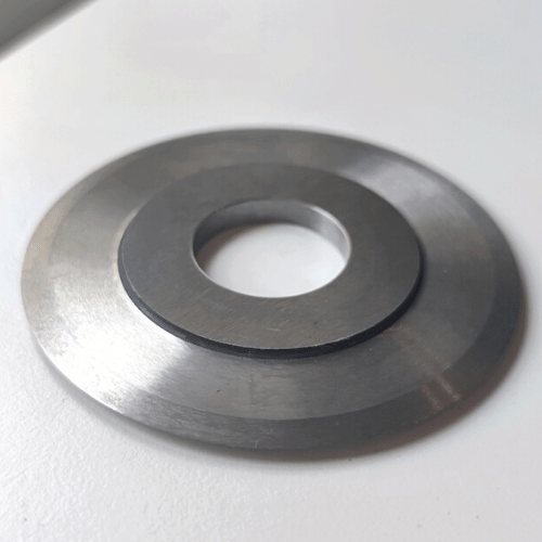 Couteau circulaire de broyage Sollex P831 en acier à outils extrême pour la découpe de papier, de films et de feuilles ainsi que de produits non tissés.