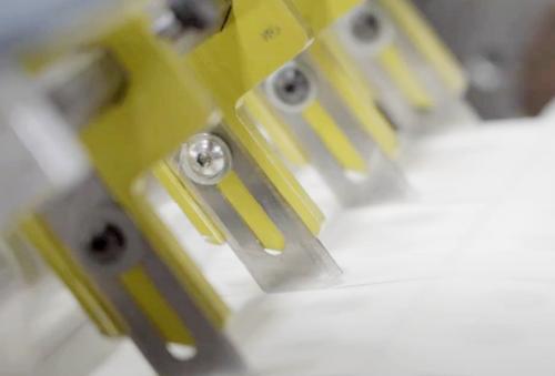 Découpe avec lame de refente - Lame de rasoir industrielle pour machine de refente - Sollex