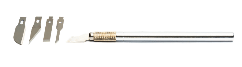 Un scalpel pour la découpe de précision avec des lames de scalpel supplémentaires - Blog Sollex