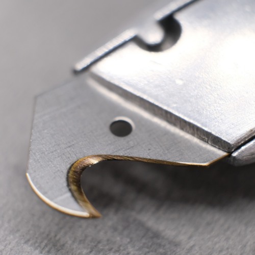 Hook blade with titanium TiN coating on the cutting edge to cut roofing felt, cardboard - Sollex 10PT