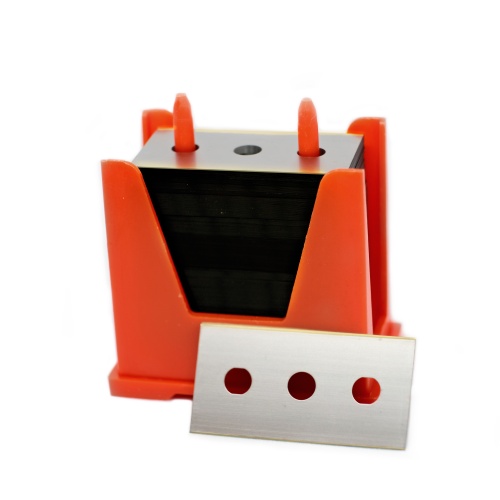 Förpackning med hållbara industrirakblad trehålsblad raka med titanium belagda skäreggar för att skära plast - Sollex