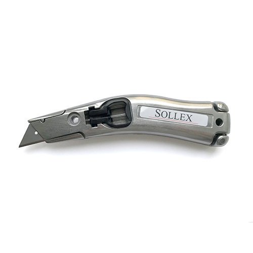 The building knife from Sollex is made for cutting plasterboard and roofing board. Dispenser for extra blades is inside the knife.