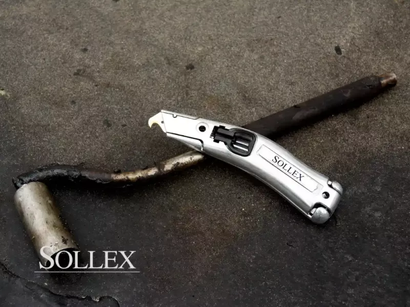 Sollex kniv 2000 passar utmärkt för att skära takpapp