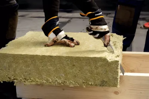 Skär isolering med Sollex Byggkniv 2000