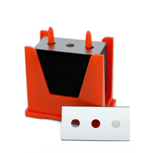 A packaging of converting slitter razor blades with 3 holes - Sollex