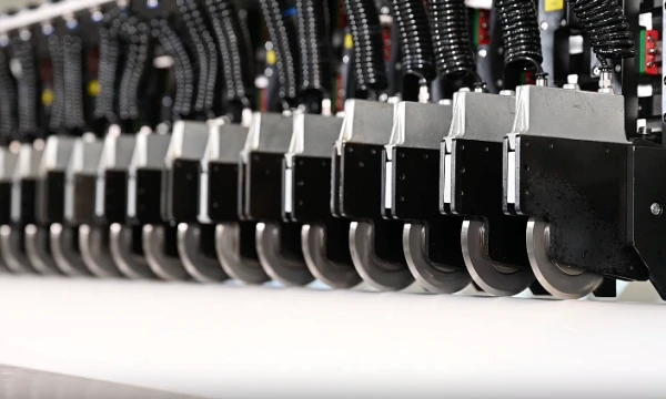 Découpe de matériaux souples avec des lames à entraînement pneumatique - Sollex