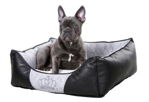 Chiara bädd med kroan i kristaller