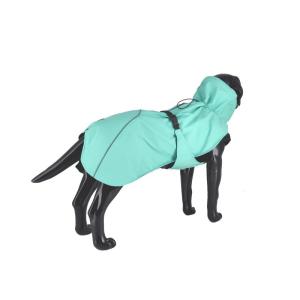 Täcket har ett vattentätt (8000mm) PU-tyg och ett lättare meshfoder. Skyddar mot väldigt bra mot regn och blåst. Reflekterande detaljer, justerbar halsöppning, krage och bensnöre samt en öppning på ryggen för sele.