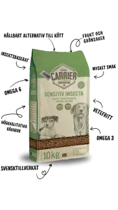 CARRIER SENSITIV INSECTA är ett vetefritt, köttbaserat Super Premiumfoder i lättuggade bitar med insektsmjöl (torkade larver av Hermetia Illucens, svart soldatfluga) som enda köttproteinkälla och är ett hållbart alternativ till kött.