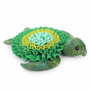 Denna snuffle mat är designad för att aktivera hundens sinnen och främja mental stimulans genom att låta hunden använda sitt luktsinne för att hitta gömda godbitar