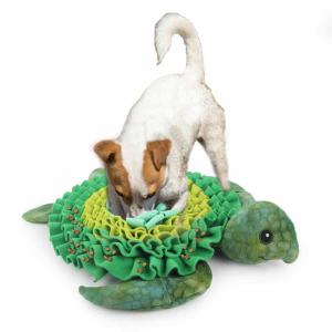 Denna snuffle mat är designad för att aktivera hundens sinnen och främja mental stimulans genom att låta hunden använda sitt luktsinne för att hitta gömda godbitar