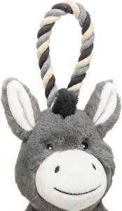 Trixie Åsna är tillverkad av återvunnet material av plysch och rep. Innehåller ingen fyllning i kroppen och har ett pipljud. En rolig leksak som passar perfekt till dragkamp och lekstunder.