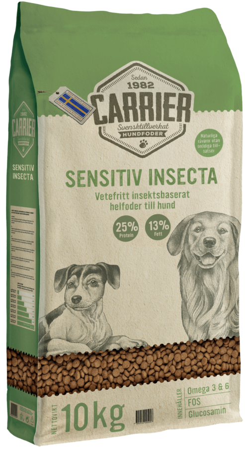 CARRIER SENSITIV INSECTA är ett vetefritt, köttbaserat Super Premiumfoder i lättuggade bitar med insektsmjöl (torkade larver av Hermetia Illucens, svart soldatfluga) som enda köttproteinkälla och är ett hållbart alternativ till kött.