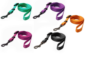 Ställbart koppel med pistolhake och invävd reflex på båda sidorna för ökad synlighet. Ställ in kopplet på önskad längd, 120cm perfekt för stadspromenaden eller full längd på 200cm för skön runda i skogen.