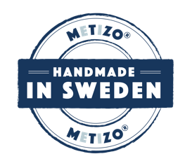 Svensktillverkade Metizo har broderat in gummitrådar för att ge dig bästa greppet och precis som deras halsband och sele så är det reflex i hela kopplet för din och din hunds säkerhet. Kopplet finns i olika färger och två olika bredder.