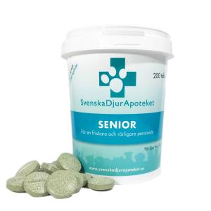 Svenska DjurApoteket Senior är en kombination av flera olika ledprodukter som Glukosamin, MSM, Grönläppad Mussla, Kondroitin och C-vitamin. Senior innehåller även aminosyran L-arginin som kan öka blodtransporten genom kroppen.