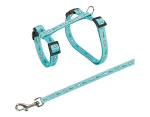 Ställbar mjuk sele i nylon till kanin i olika färger med gulligt mönster. Selen är justerbar 25-44cm och kopplet är 1,25m långt. Fästena har snabblås för att enkelt kunna sättas på.