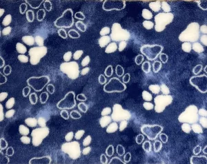 En vetbed är en av de mest funktionella och användbara fällarna för din hund. Härligt mjuk hundfäll som isolerar skönt mot kalla underlag. Den gummerade undersidan gör att fällen ligger mer stilla.
