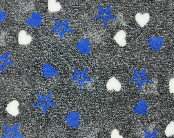 En vetbed är en av de mest funktionella och användbara fällarna för din hund. Härligt mjuk hundfäll som isolerar skönt mot kalla underlag. Den gummerade undersidan gör att fällen ligger mer stilla.