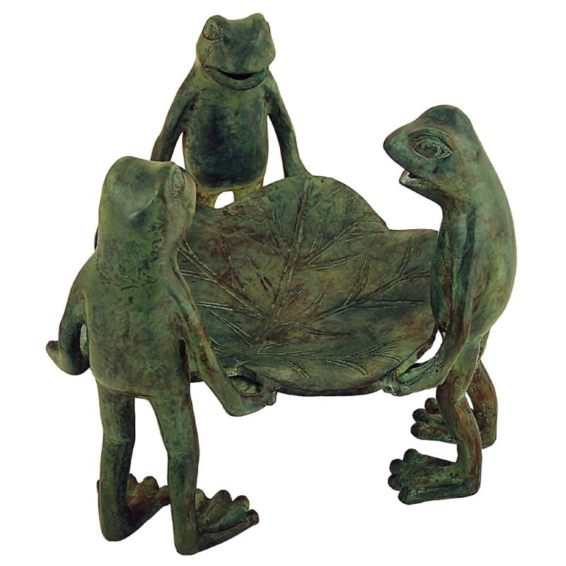 Mr Fredrik Fontän ´Tre grodor håller näckrosblad´ i brons