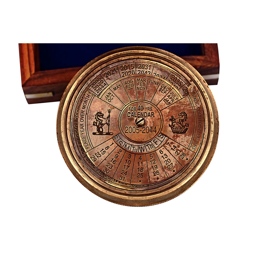 Gusums Messing Kompass med kalender för 40 år framåt
