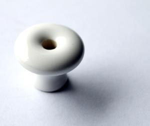 Porslinsknopp med hål, stor