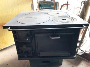 Antik, helrenoverad vedspis