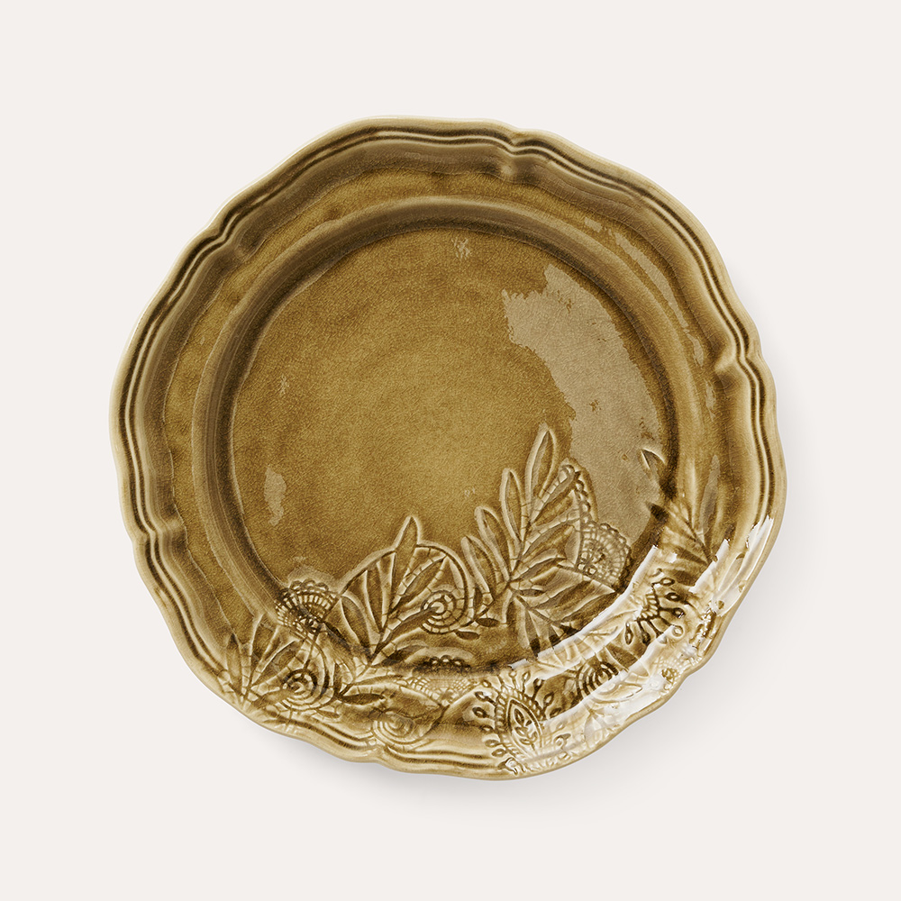 Dinner plate, sand