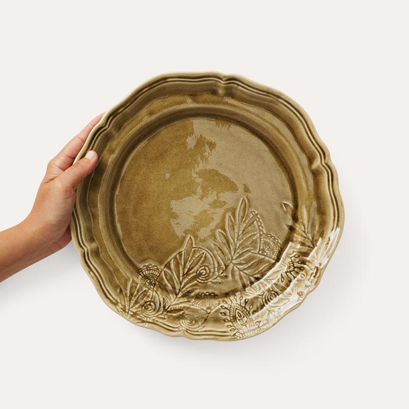Dinner plate, sand